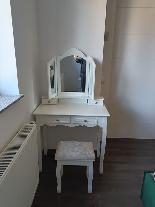 Masa de toaleta / machiaj + scaun Quiller
