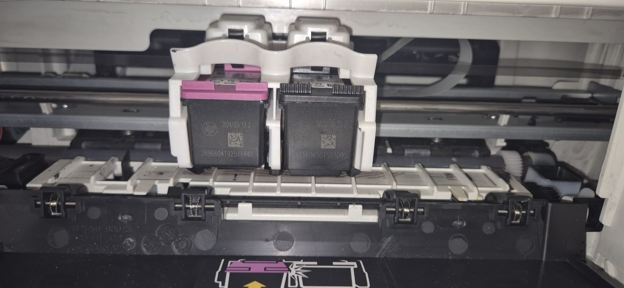 Vand imprimanta HP deskjet1510+cartuș color nou