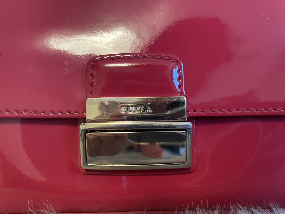 Лачена чанта FURLA