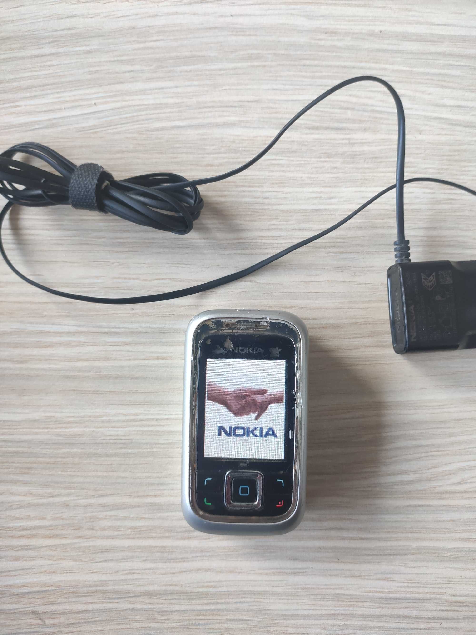 Nokia 6111 cu butoane retro