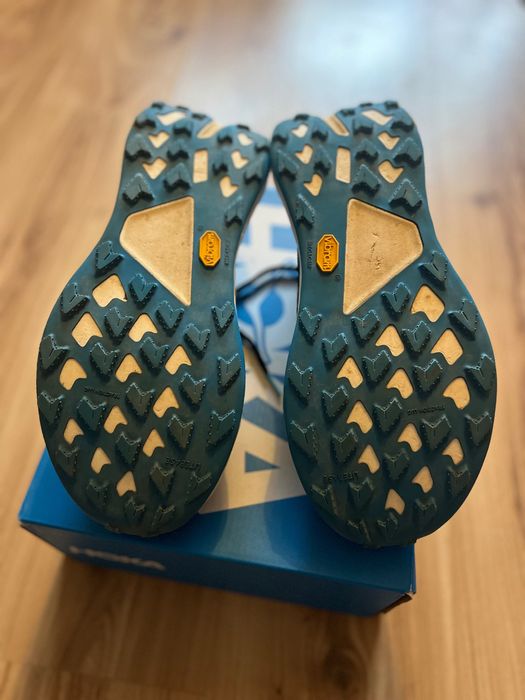 Маратонки Hoka Tecton X3