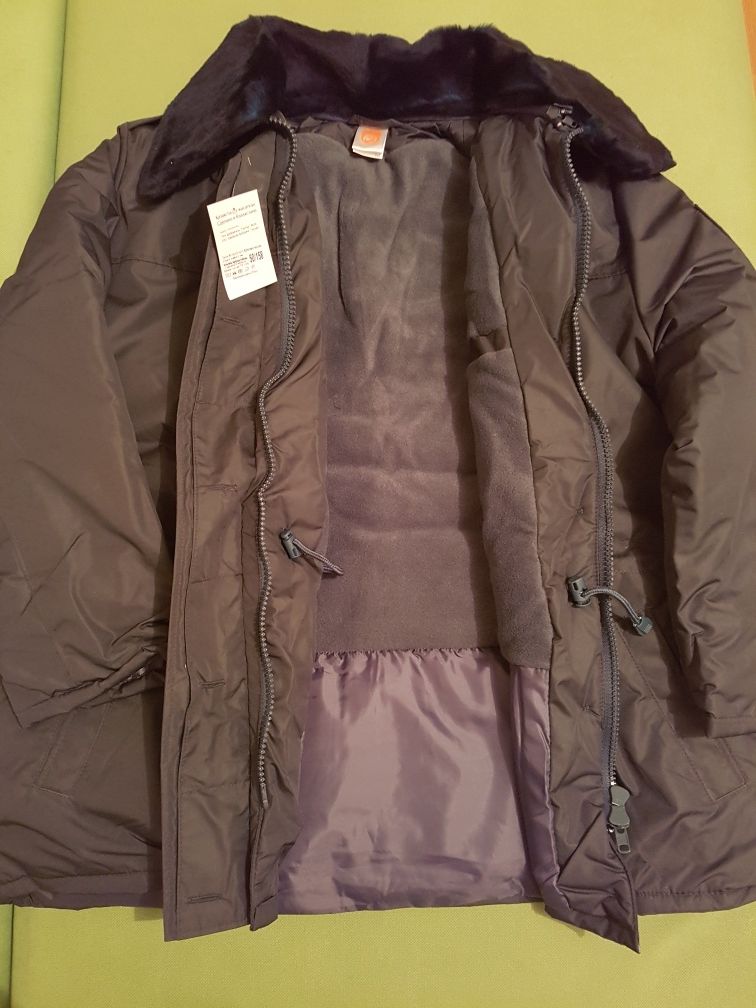 Продам новую зимнюю  форменную  куртку. 2 шт.Размер 50 рост 170 и 158.