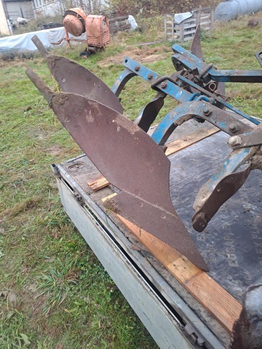 Plug reversibil doua brazde