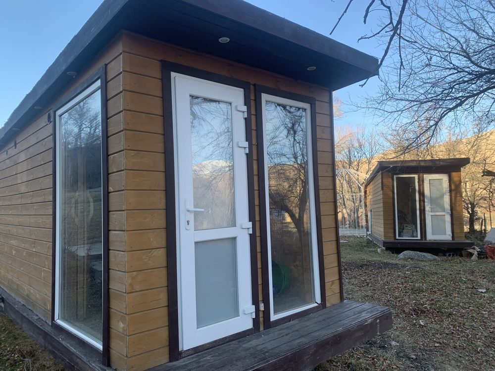 Продам мобильную баню из дерева, полностью готова к работе.