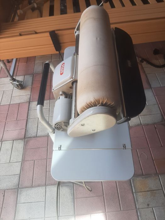 Vând  calandru profesional