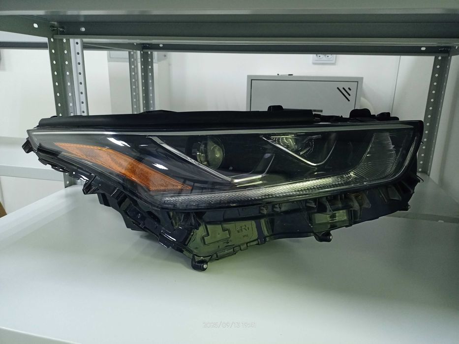 Продам фару передняя правая Toyota Highlander 2023