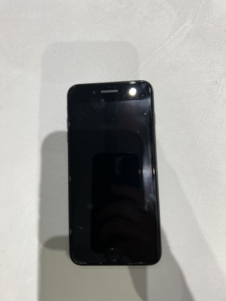 Продавам Iphone 7 plus , 128 GB