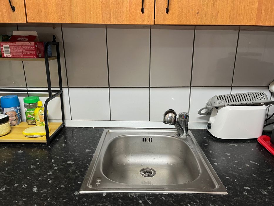 Vand chiuveta inox cu robinet inclus si blat negru
