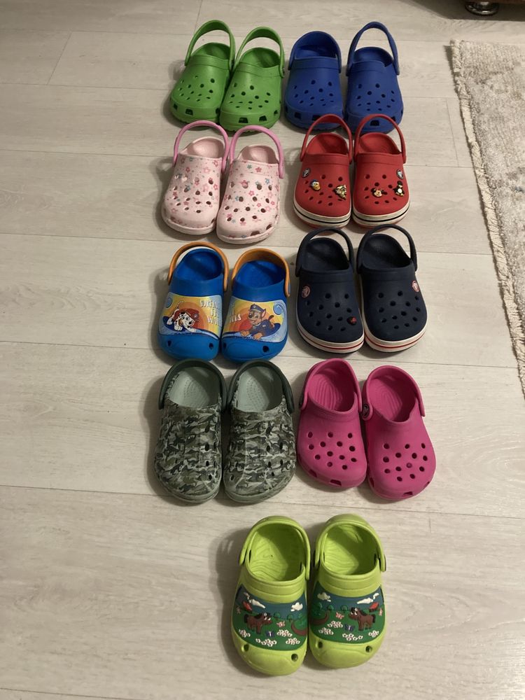 Crocs si sandalute