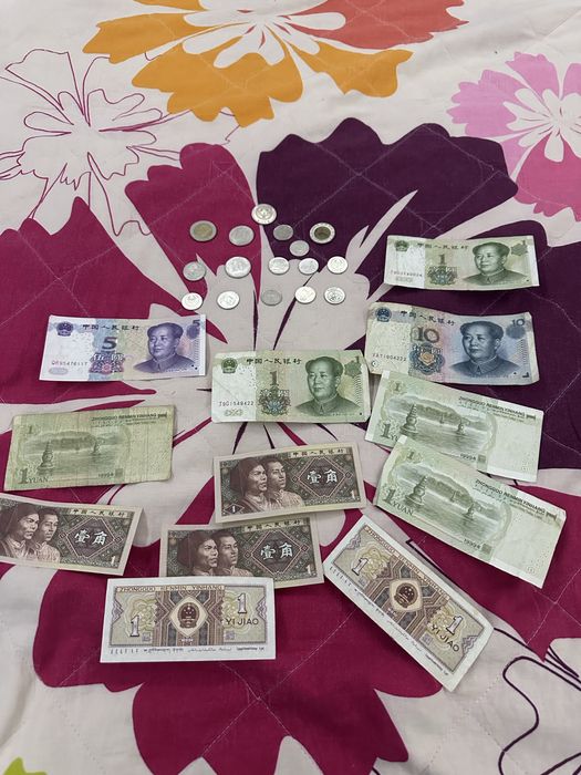 Продам монеты разные сомы египетские ,российские  тайские