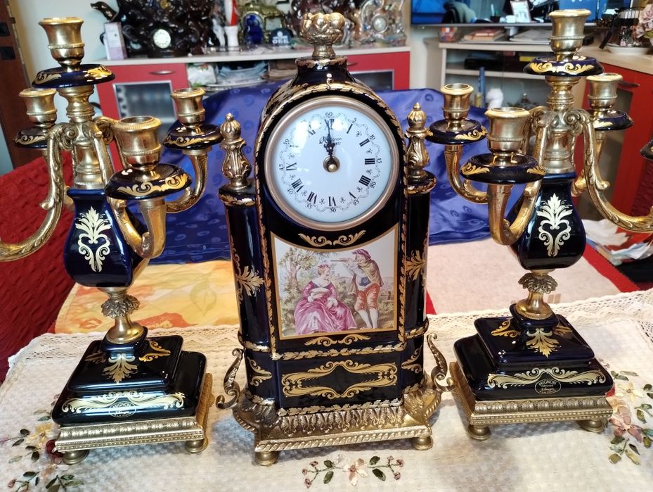 Порцеланов часовник с два свещника