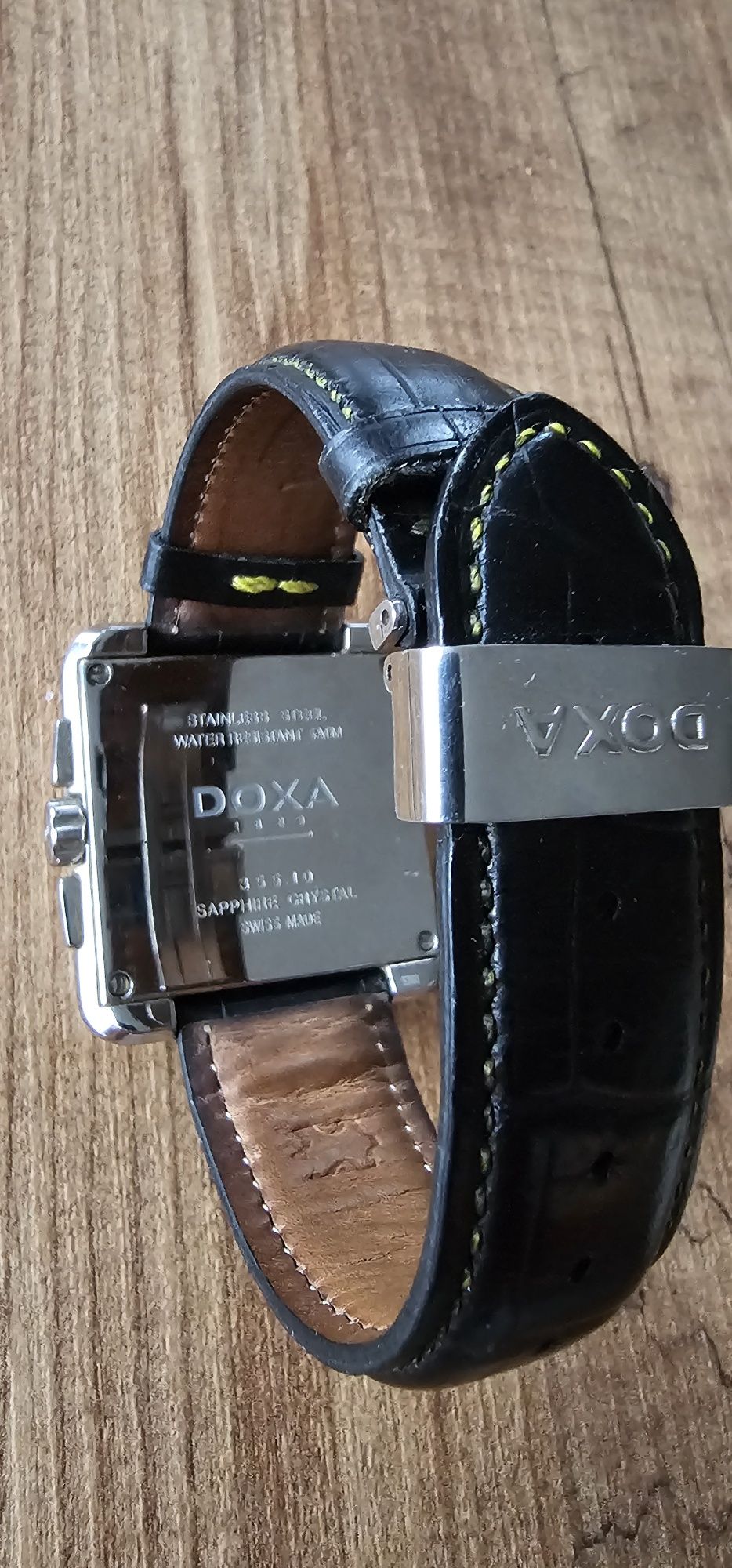 Часовник Doxa swiss made