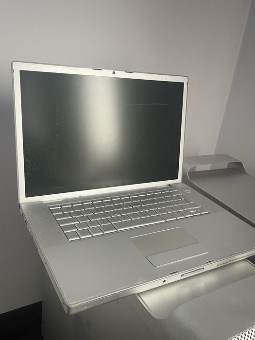 Unitate Apple & Macbook Pro