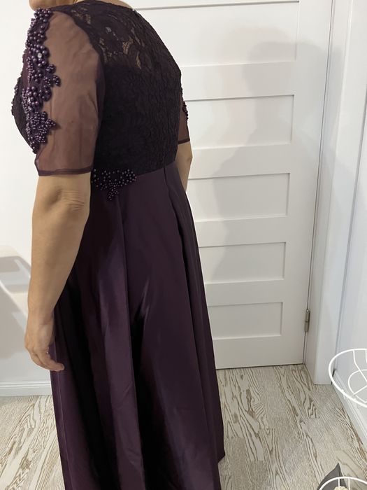 Rochie eleganta Mărimea 42  Trimit prin curier cu plata in cont  Pret