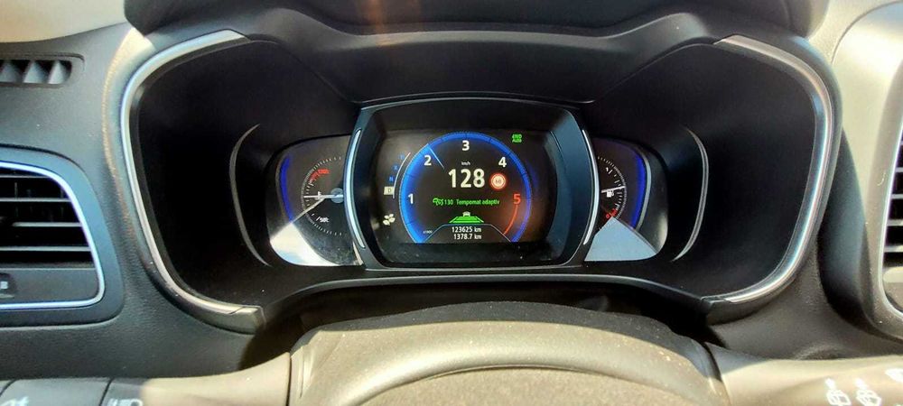 Renault Koleos Initiale Paris,Bose,panoramic,cv x-tronix,4x4,190 cp