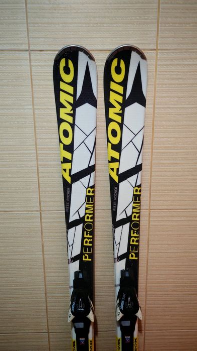 Schiuri ATOMIC Performer Fiber 153cm +