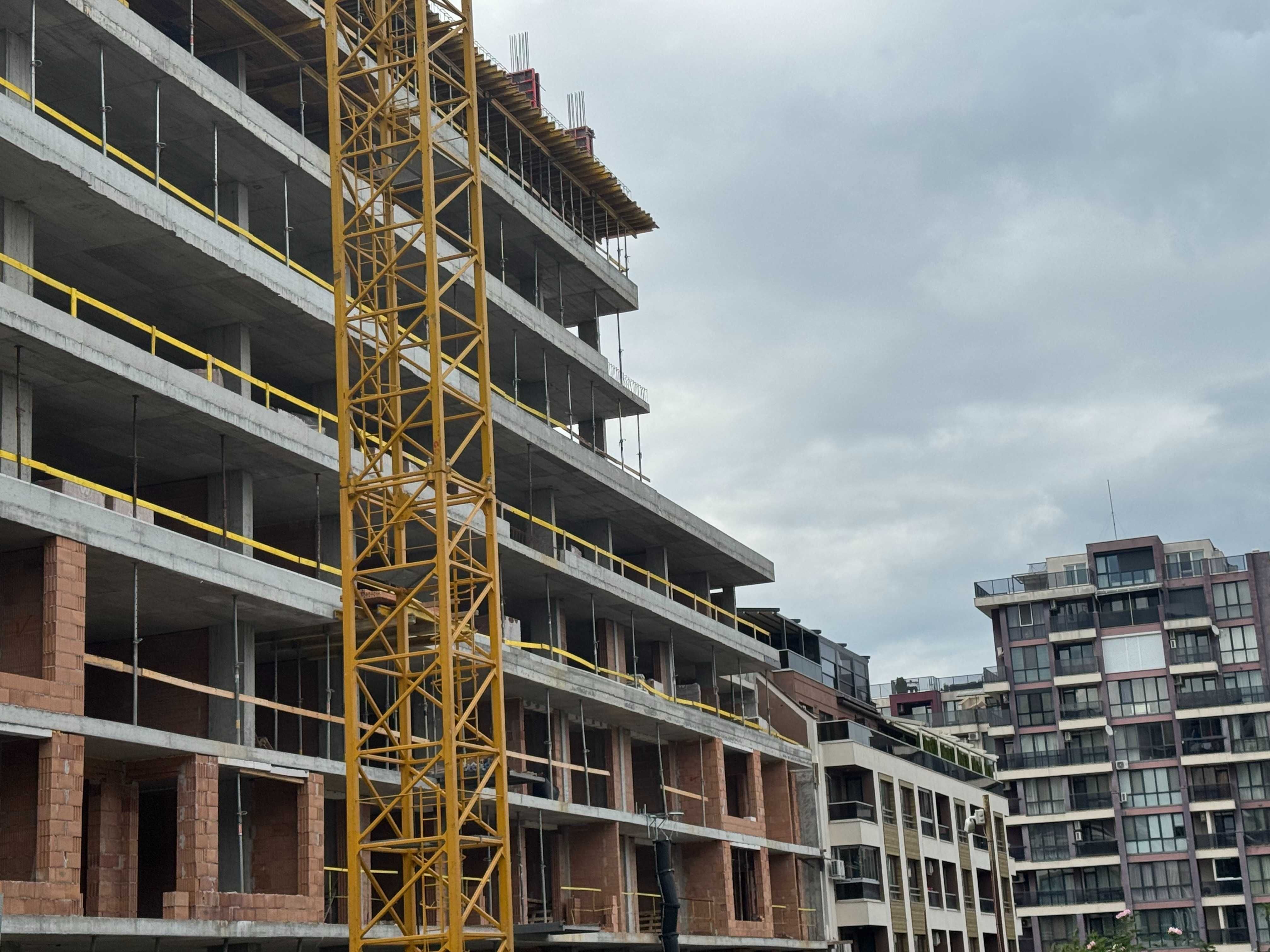 Продава МНОГОСТАЕН апартамент