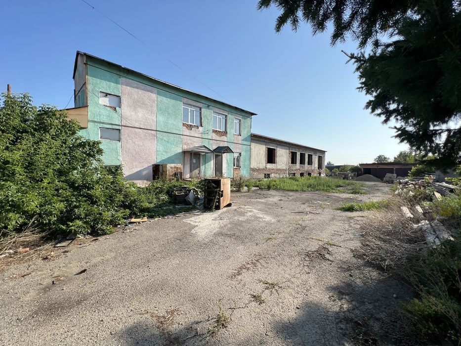 Здание 700 кв. 3-х этажное