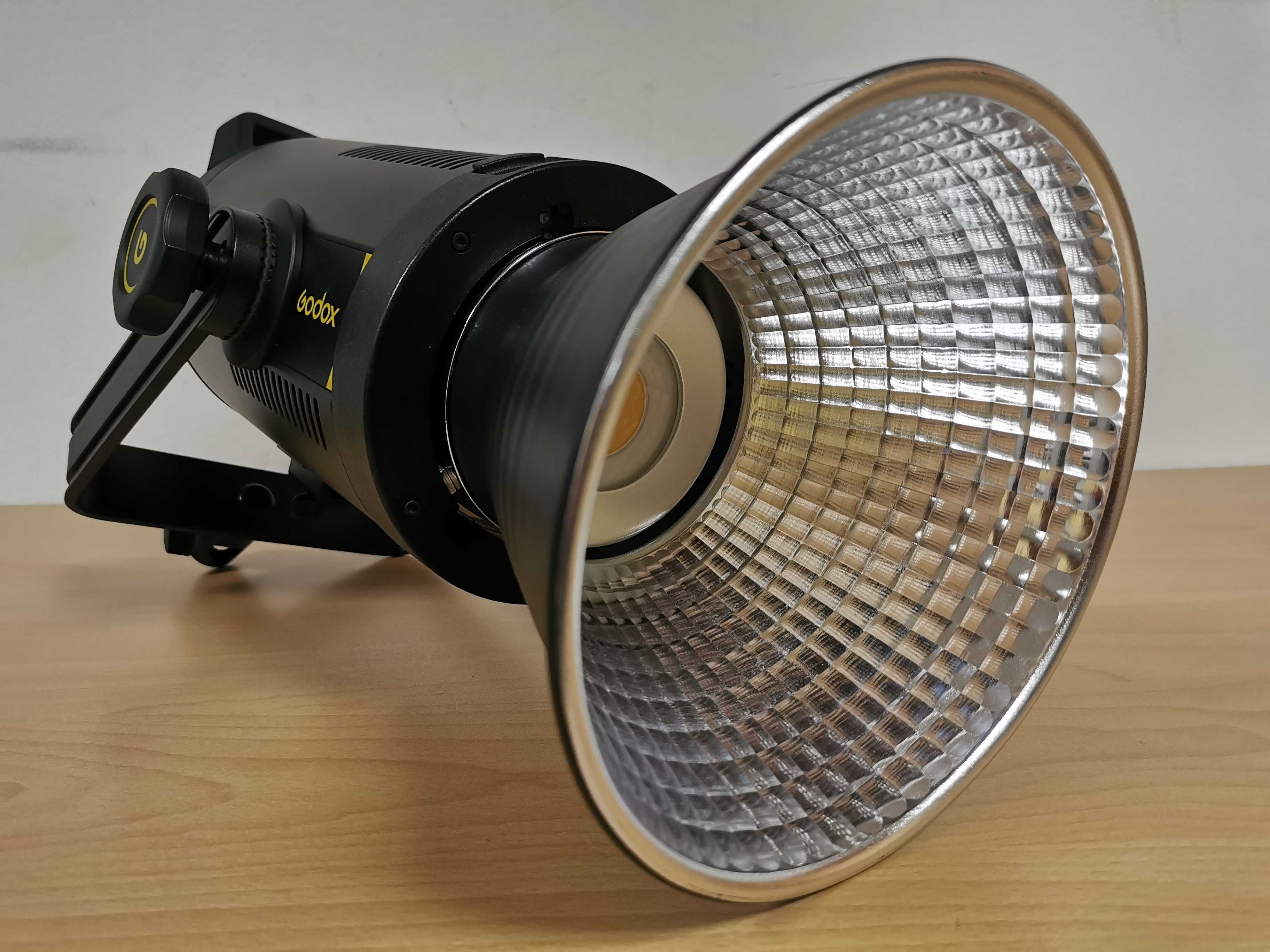 Хибридно LED осветление Godox FV150