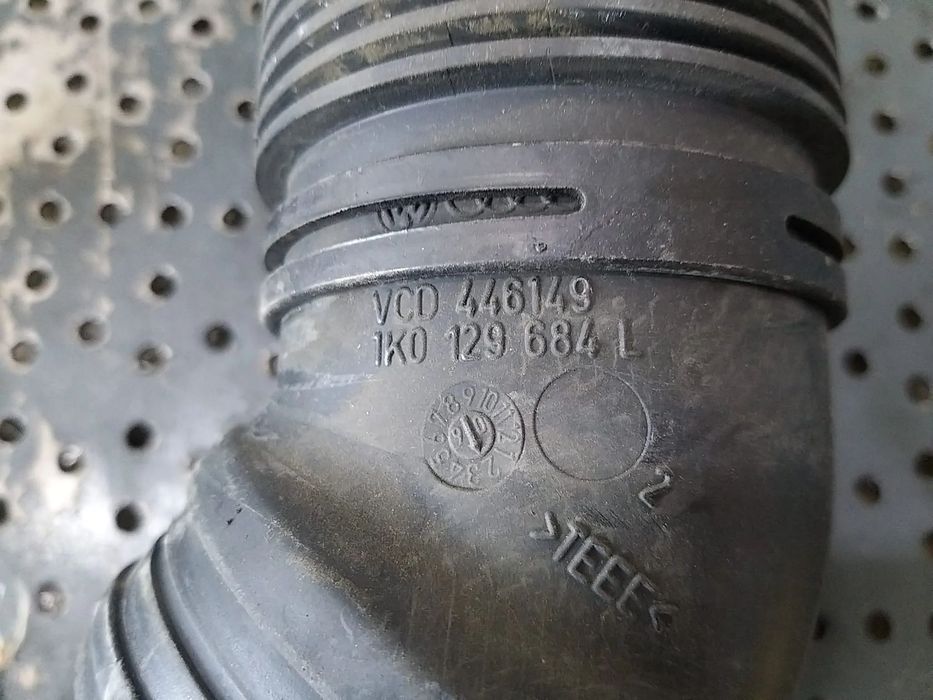 Furtun aer 2.0 tdi vw golf 5 1k 1k0129684l