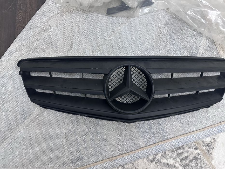 Мерседес W204 решетка радиатора оригинал