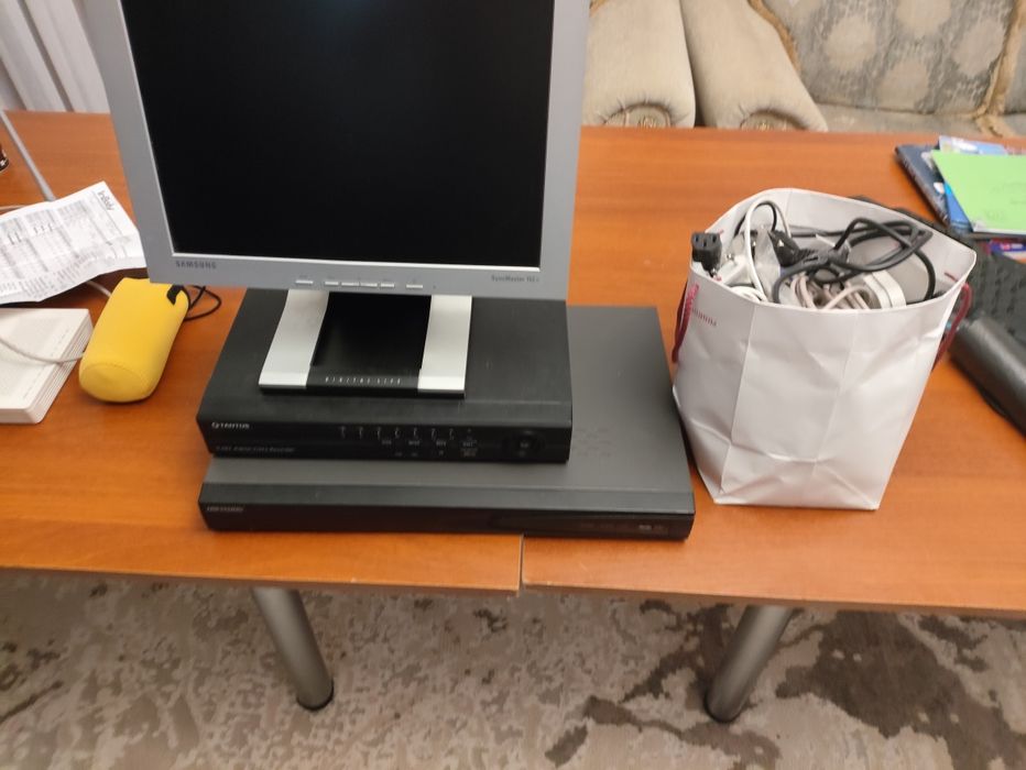 Компьютер много разных проводов