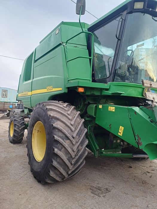 Продам комбайн John Deere 9560  год выпуска 2009