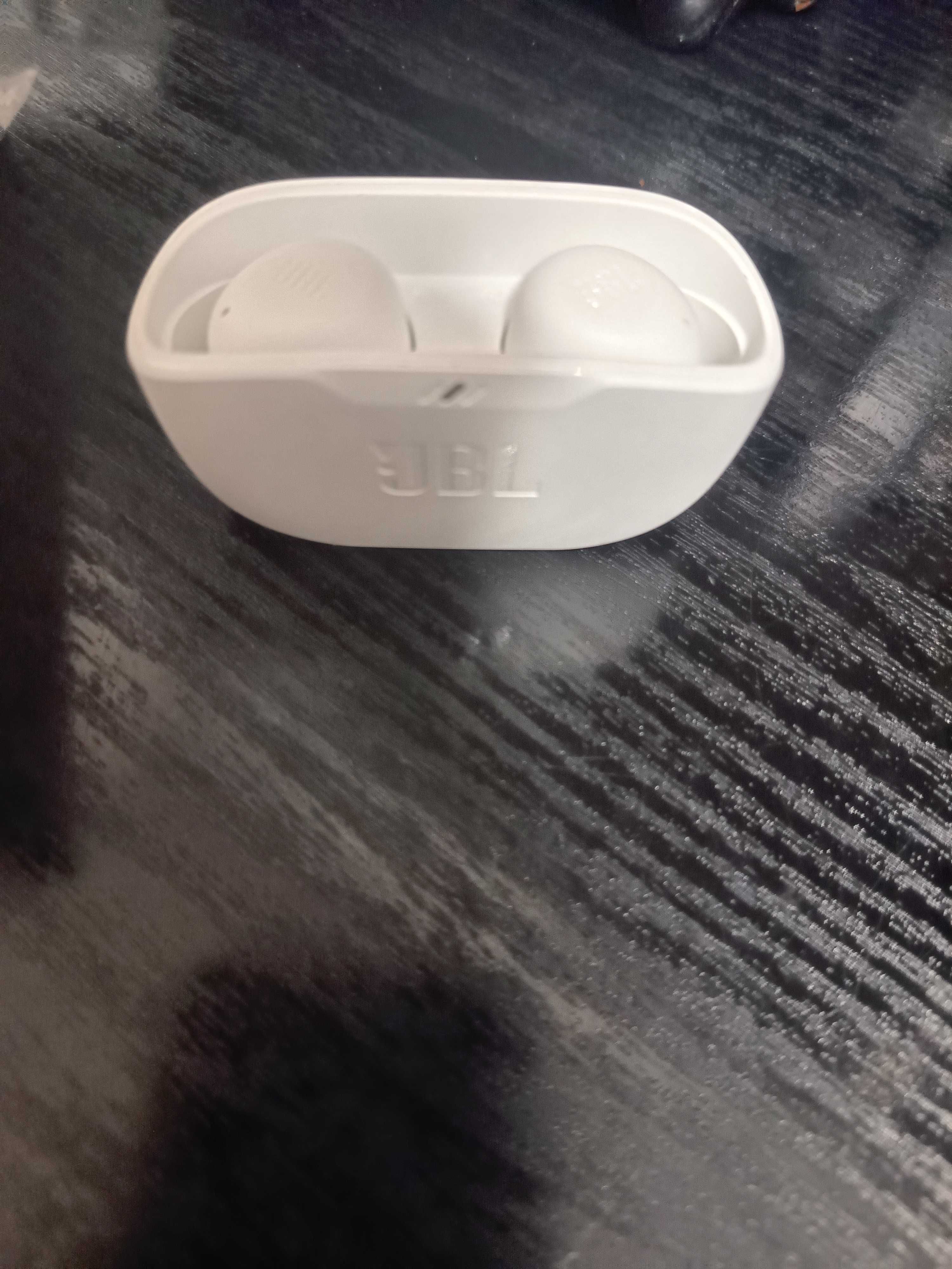 Vând căști handsfree,nefolosite