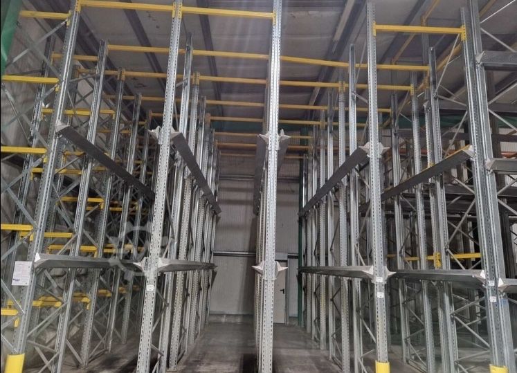 Rafturi metalice