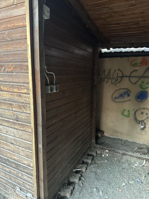 Urgent !!! Vand casuta lemn