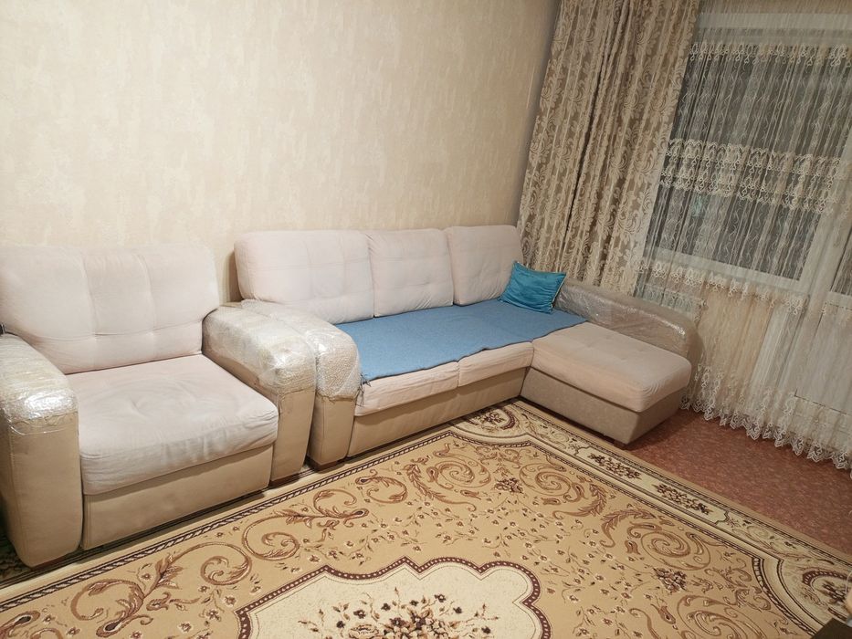 Продам угловой диван и кресло