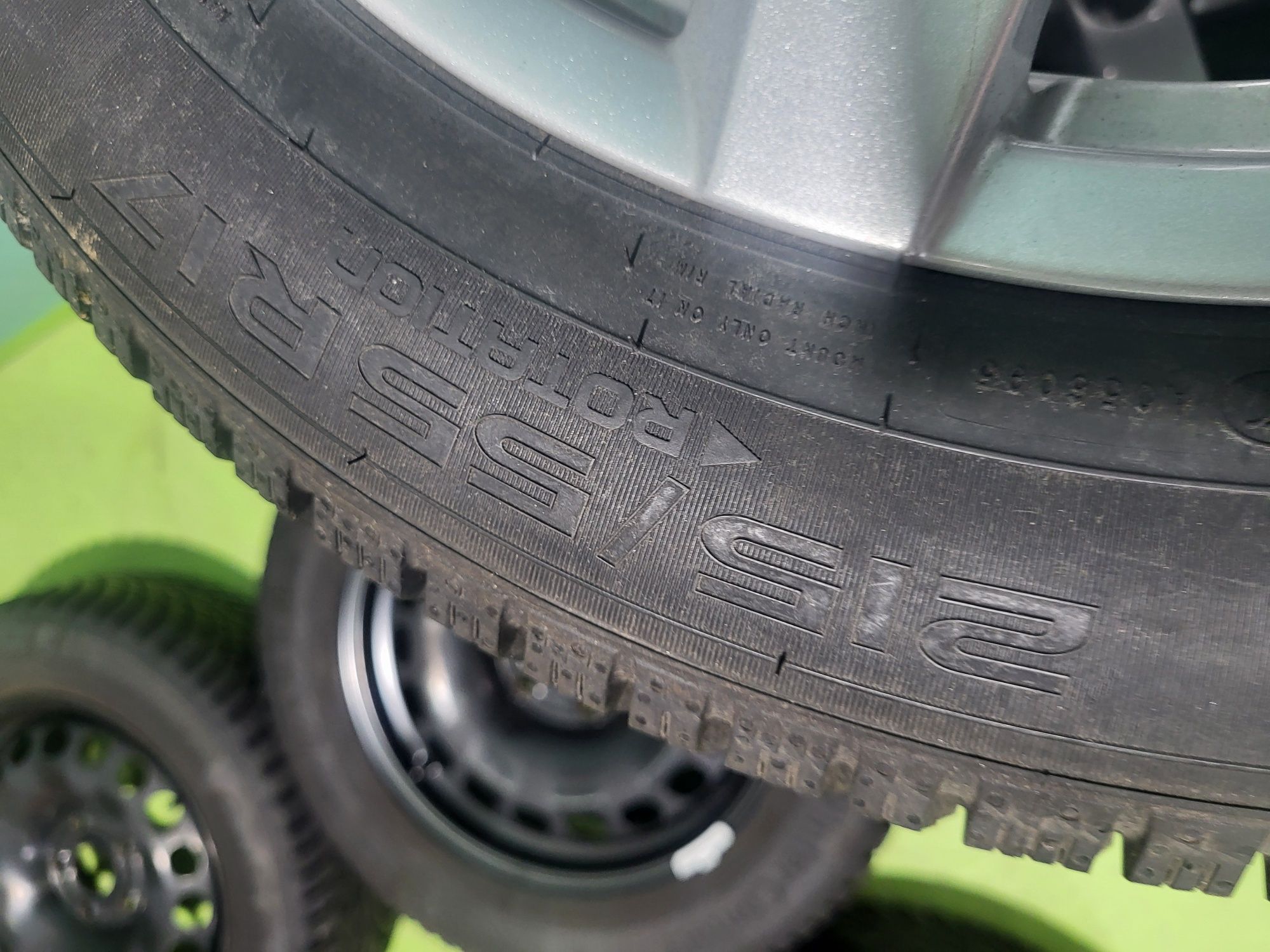 4 бр 215/55/17 Nokian зимни гуми