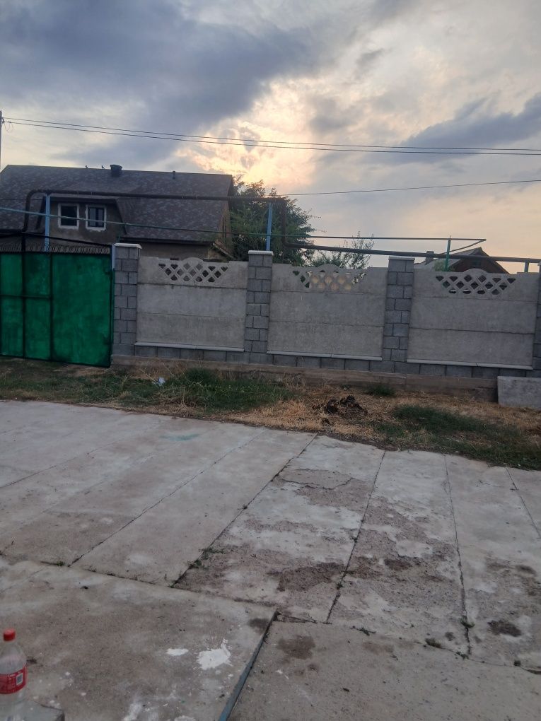 Дом, с земельным участком
