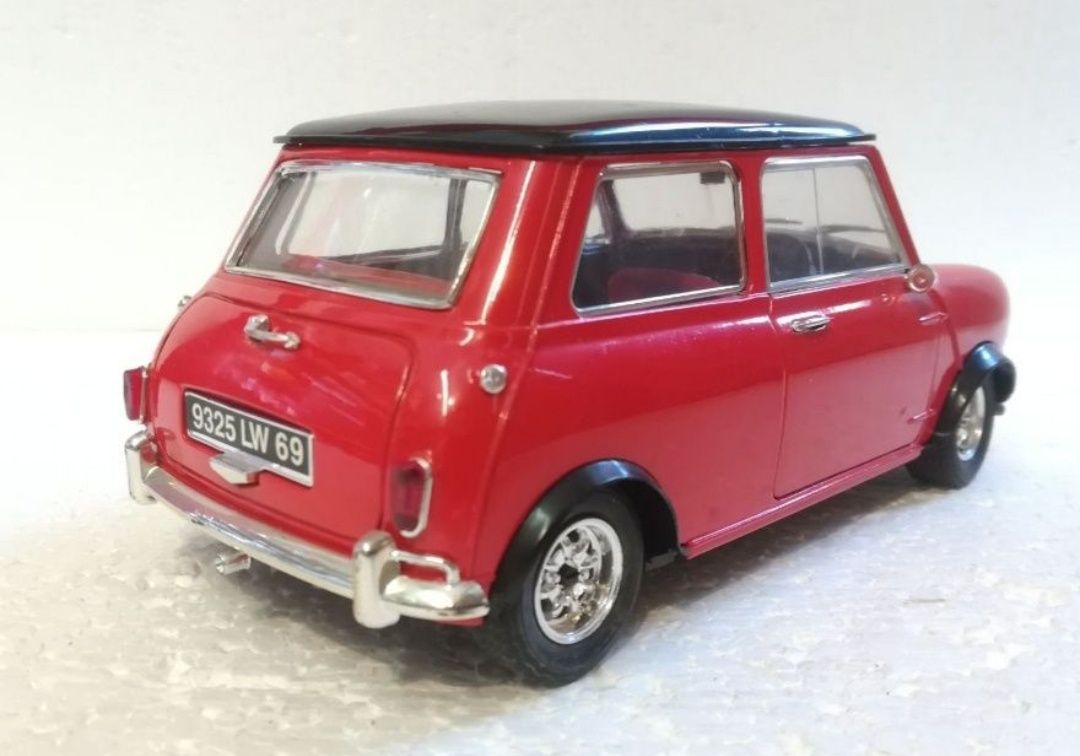 Mini cooper majorette macheta auto 1 18 
Scara 1:18
Majorette

Pozele