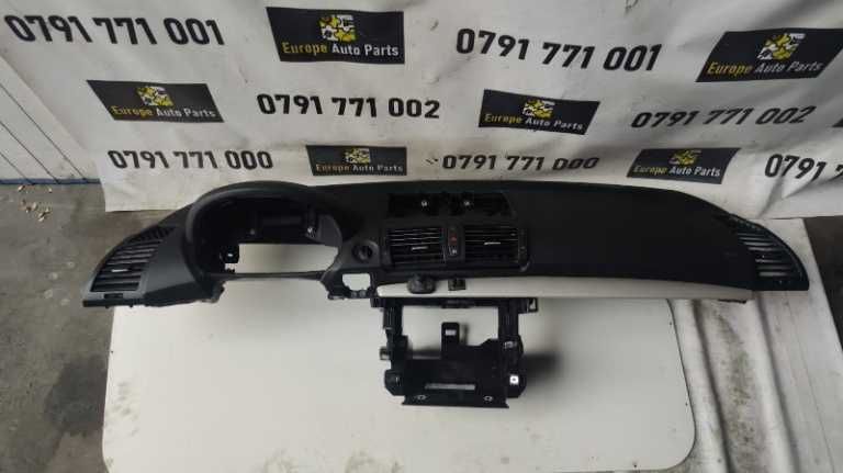 Plansa bord BMW seria 1 E87 E82 E81 2.0 D cod motor N47D20A an 2008