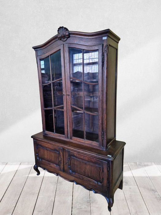 Масивна дъбова витрина в стил "ЛУИ XV"