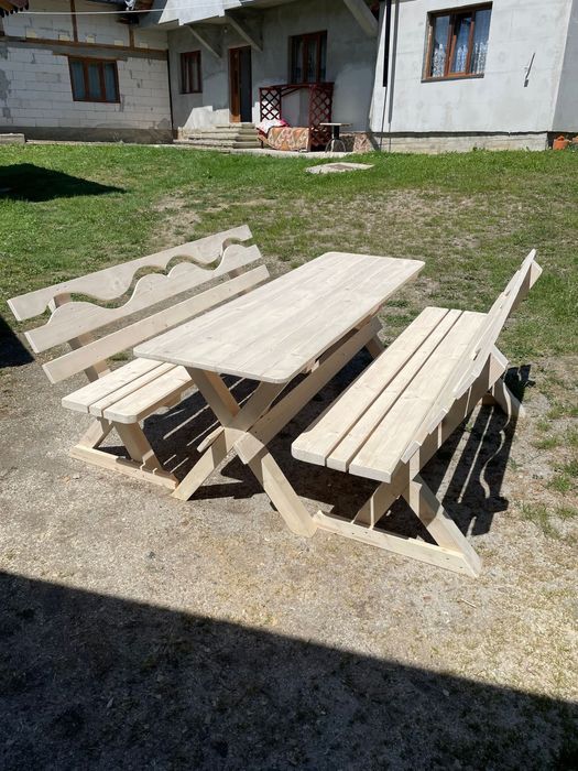 Vând set masă cu bănci