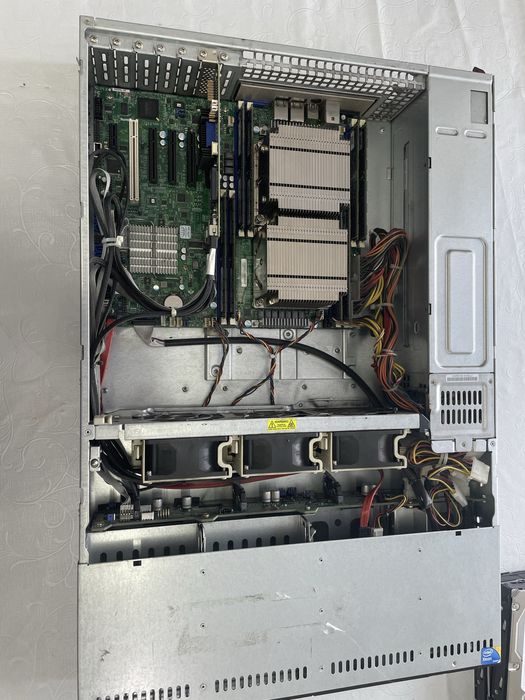 Серверное шасси CSE-825