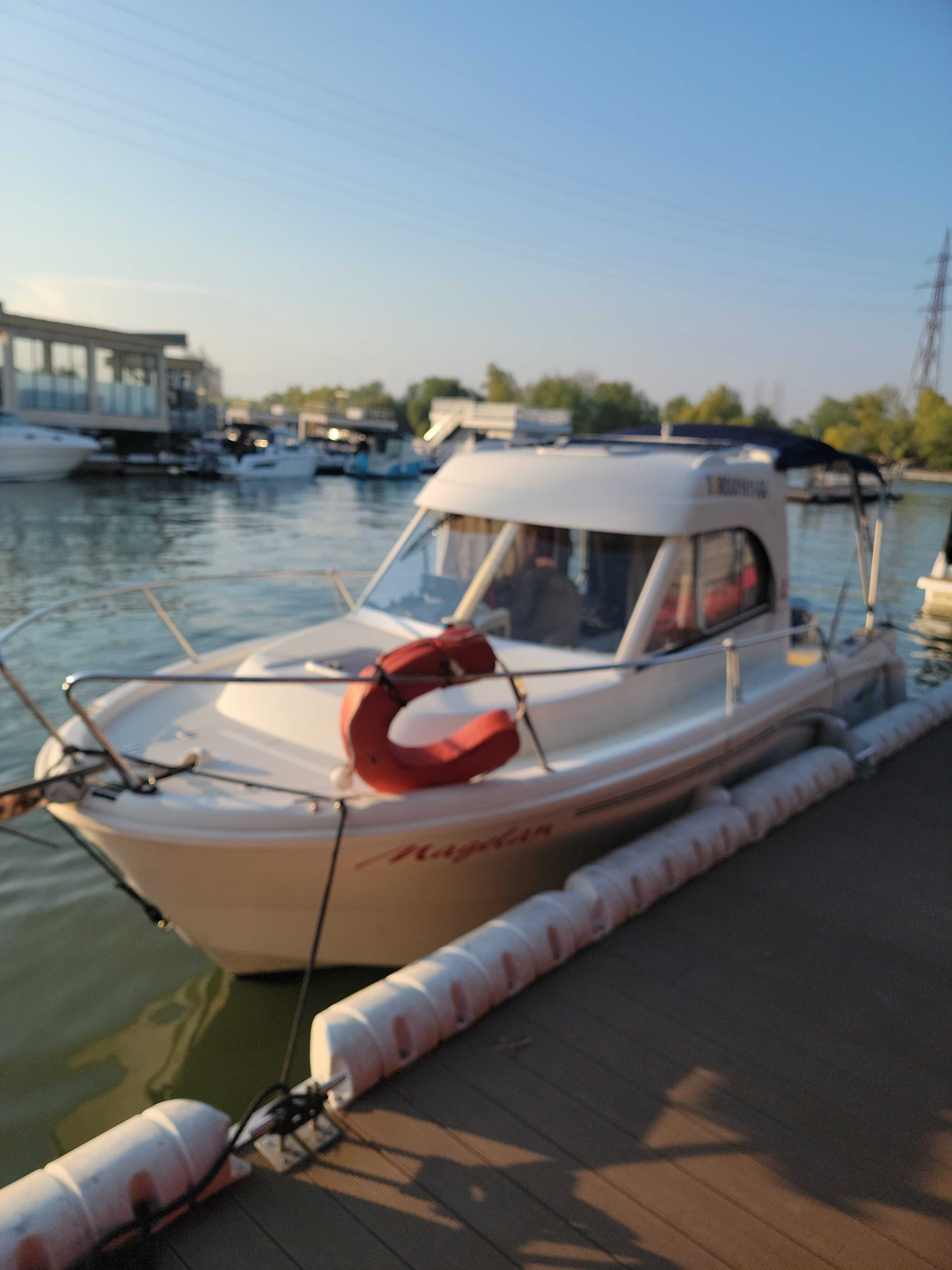 Vand barca  Beneteau Antares 650 HB cu Honda 90cp înmatriculată Ro