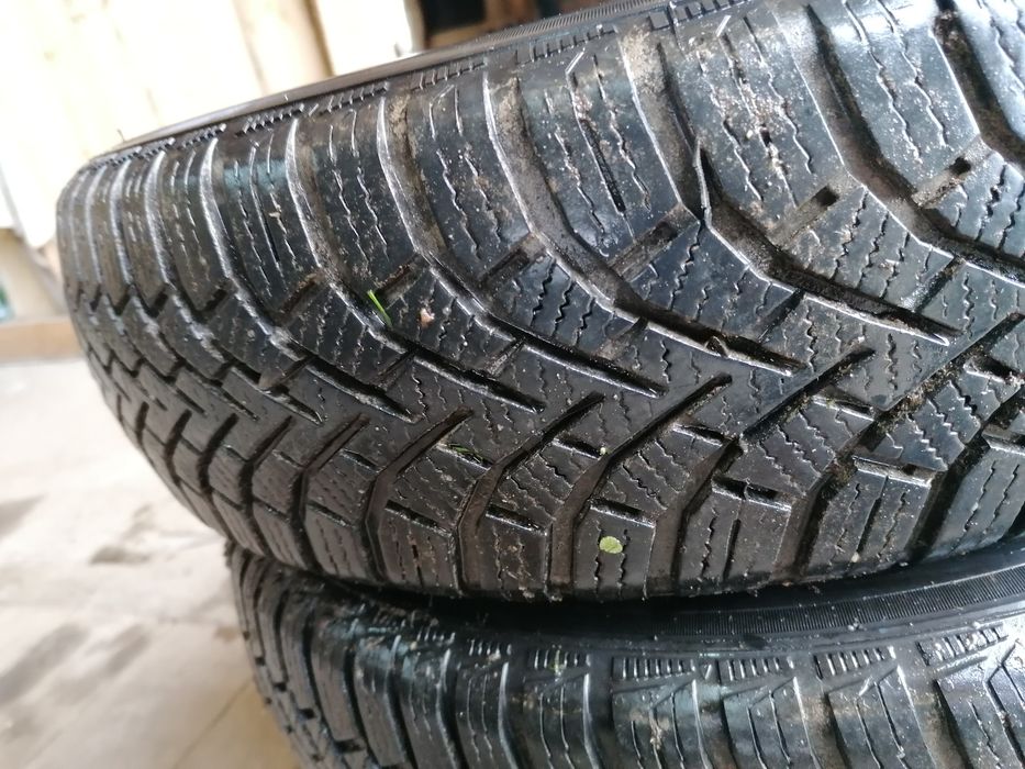 Vând cauciucuri de iarna 165/70R14
