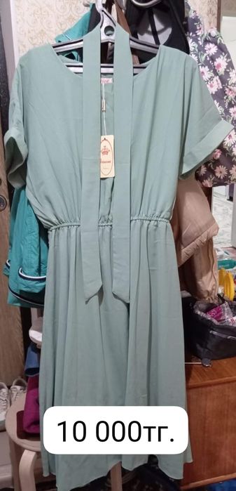 Продам Платья новые !