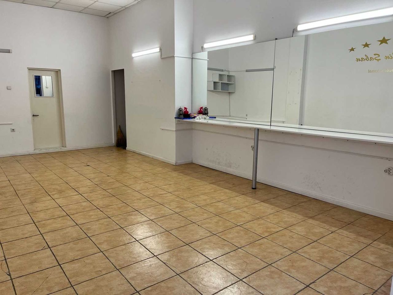 Дава се под наем Магазин в Провадия - 40 кв.м за 229.5 € - Снимка #4