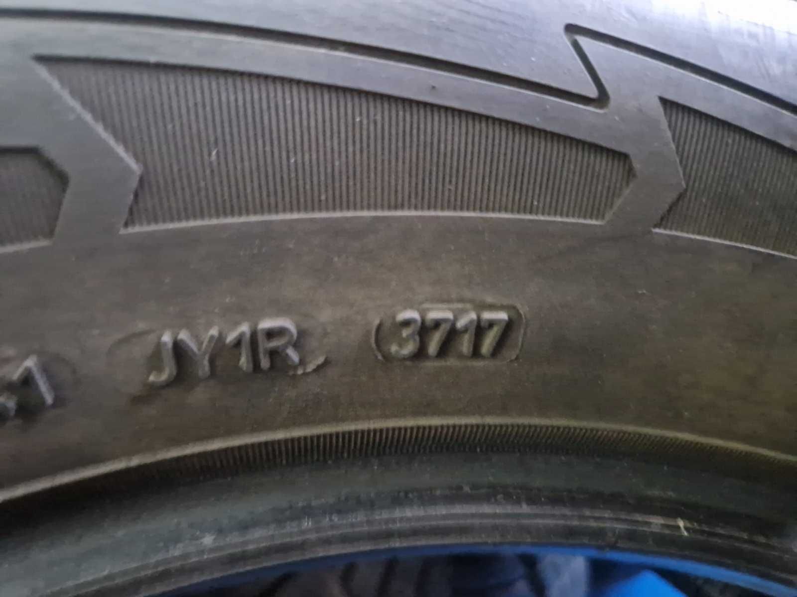 4 Goodyear R17 225/60
зимни гуми DOT3717