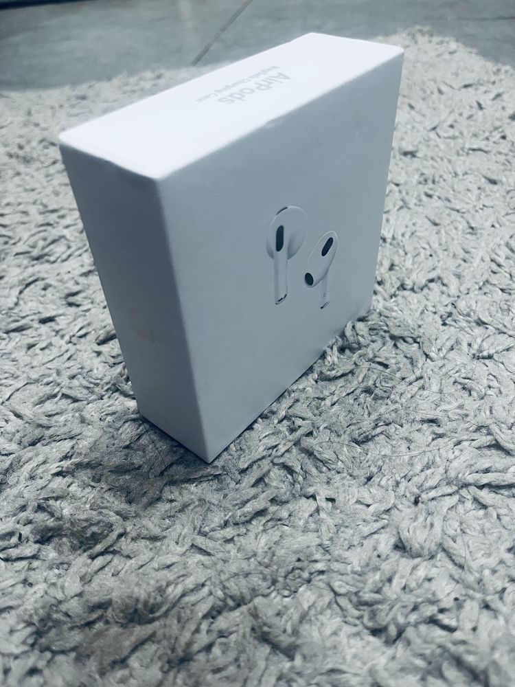 Airpods новые в отличном состояний