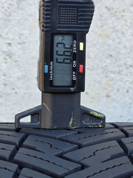 Vând două anvelope de iarna pirelli scorpion 255 40 20 dot 4922