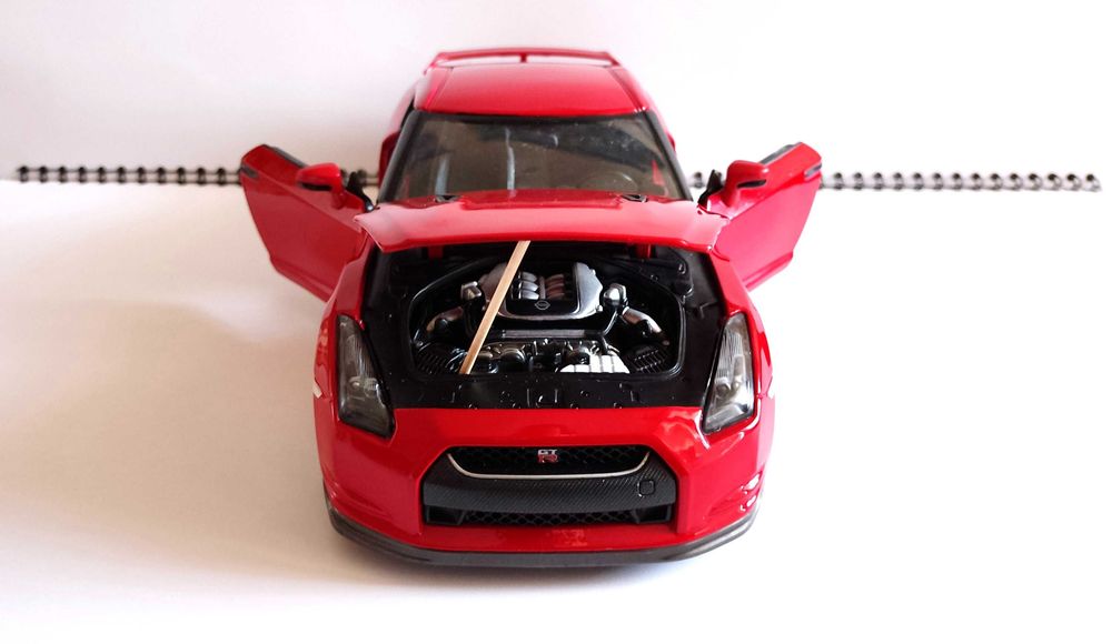 Nissan GT-R 2009 Bburago DIAMOND - Мащаб 1:18