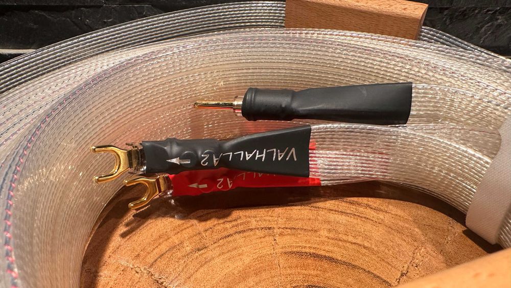 Cablu boxe tip Nordost Valhalla 2 – 2 x 4 m, banana–spadă