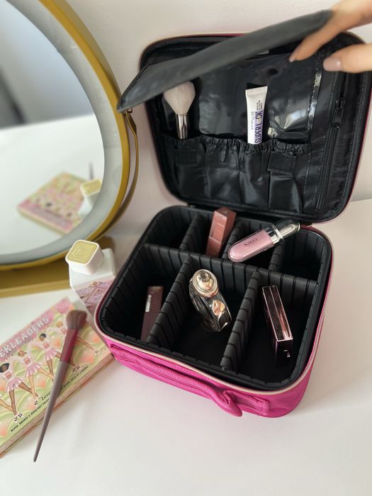 Portfard roz nou, elegant si practic