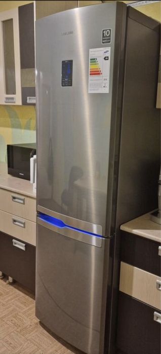 Продается большой Двухкамерный Холодильник Самсунг Могу Доставить