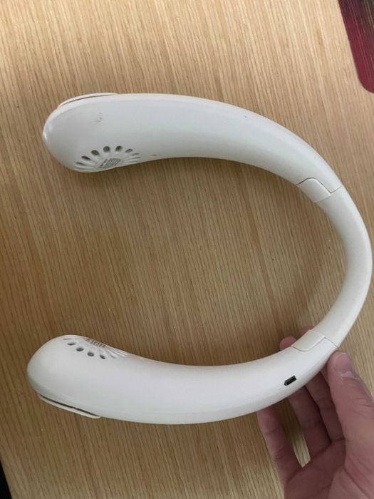 Удобен и лесно преносим вентилатор за врат - неизползван